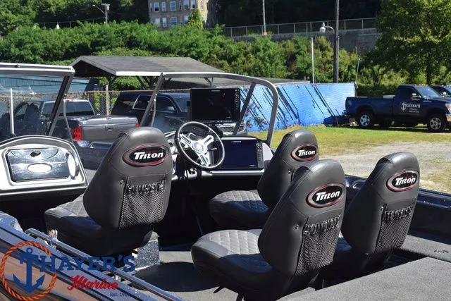 Slide: The Image of Triton 216 Allure 2017 - 17