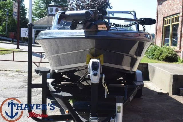 Slide: The Image of Triton 216 Allure 2017 - 21