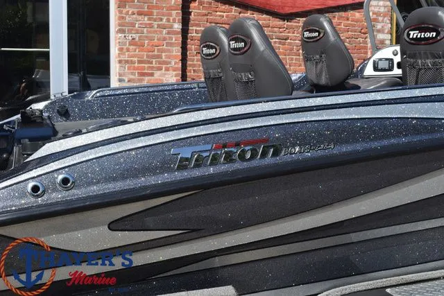 Slide: The Image of Triton 216 Allure 2017 - 4