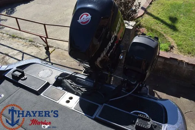 Slide: The Image of Triton 216 Allure 2017 - 6