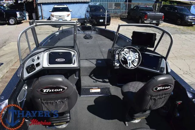 Slide: The Image of Triton 216 Allure 2017 - 7