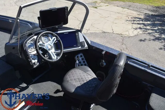 Slide: The Image of Triton 216 Allure 2017 - 8