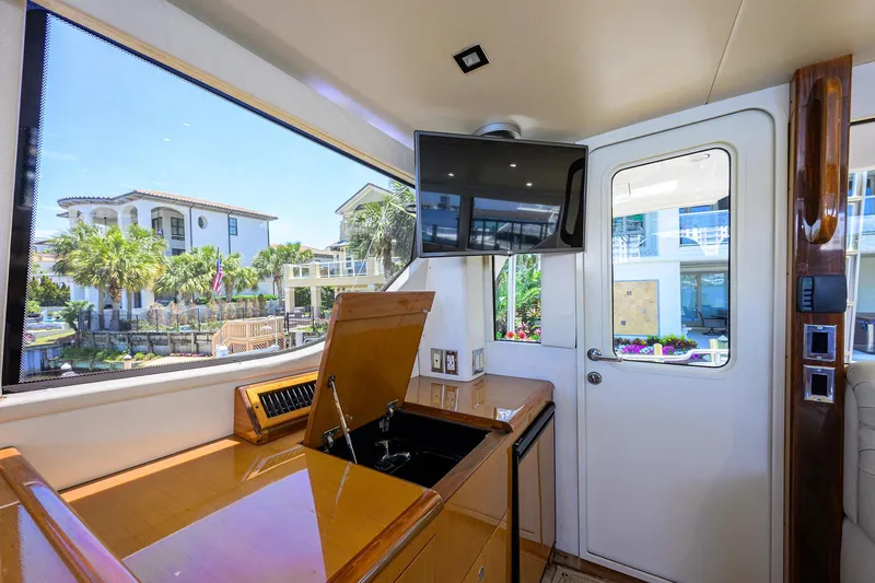 Slide: The Image of Viking 65 Enclosed Bridge w/Tower 2004 - 58