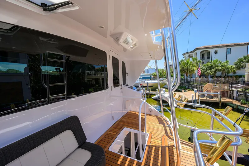 Slide: The Image of Viking 65 Enclosed Bridge w/Tower 2004 - 64