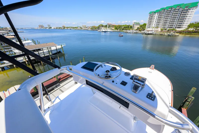 Slide: The Image of Viking 65 Enclosed Bridge w/Tower 2004 - 71