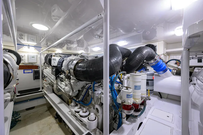 Slide: The Image of Viking 65 Enclosed Bridge w/Tower 2004 - 74