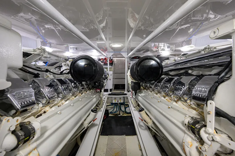 Slide: The Image of Viking 65 Enclosed Bridge w/Tower 2004 - 80