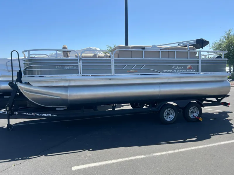Slide: The Image of 2024 Sun Tracker Fishin' Barge 20 DLX pontoon boat on a trailer. - 4