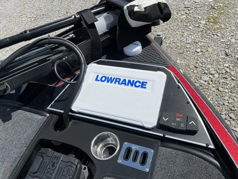 Slide: The Image of 2024 Ranger Z521R Ranger Cup Equipped boat with Lowrance electronics. - 5
