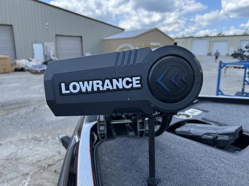 Slide: The Image of Lowrance fishfinder on 2024 Ranger Z521R Ranger Cup Equipped boat. - 4