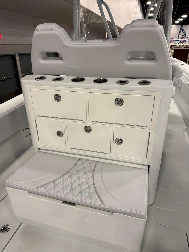 Slide: The Image of Contender 32 ST 2025 - 10