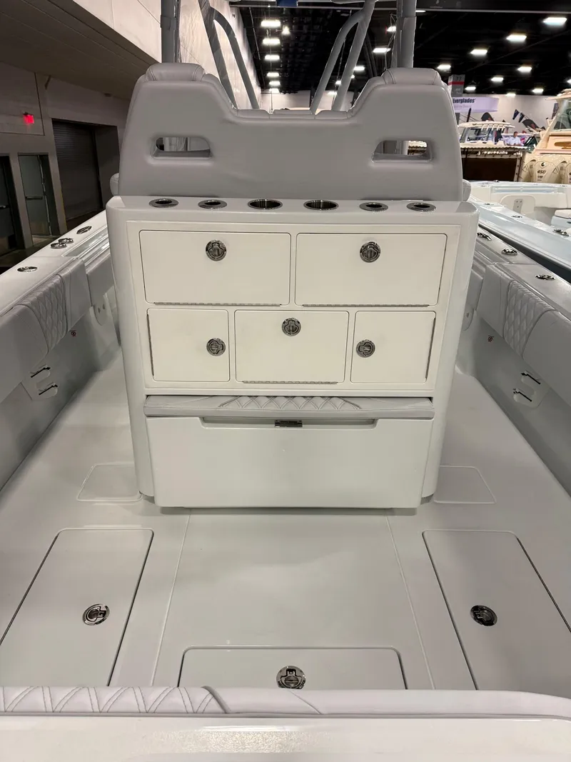 Slide: The Image of Contender 32 ST 2025 - 7