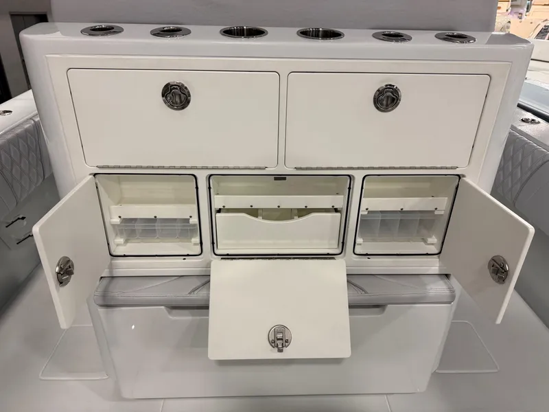 Slide: The Image of Contender 32 ST 2025 - 8