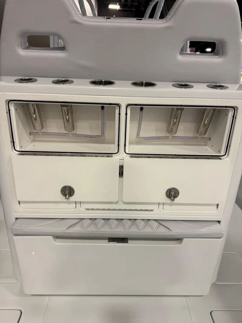 Slide: The Image of Contender 32 ST 2025 - 9