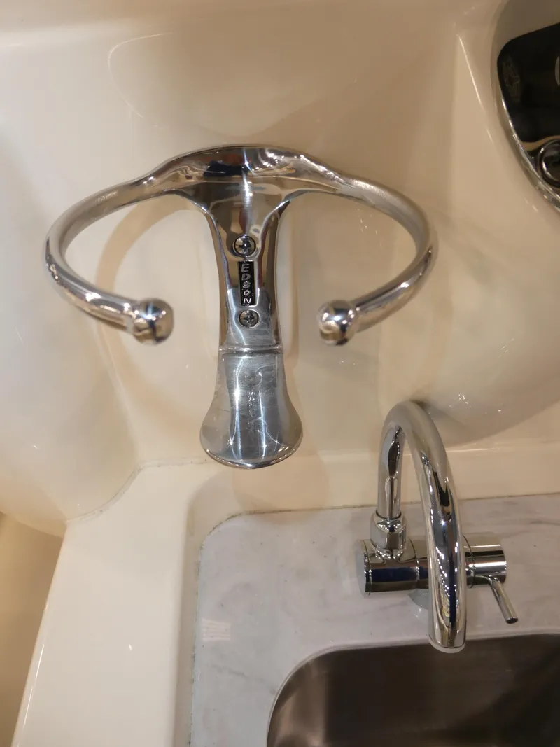 Slide: The Image of 2024 Scout 305 LXF boat sink with chrome faucet and cup holder. - 39