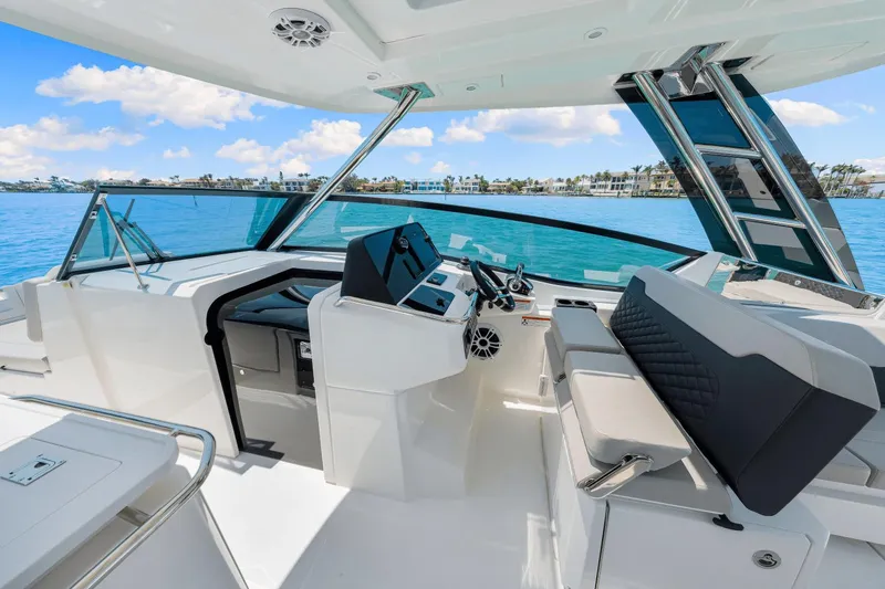 Slide: The Image of Aquila 32 Sport 2024 - 47