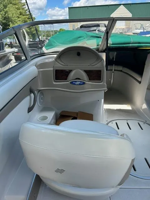 Slide: The Image of 2005 Four Winns 190 Horizon LE boat interior with steering console and seating. - 17