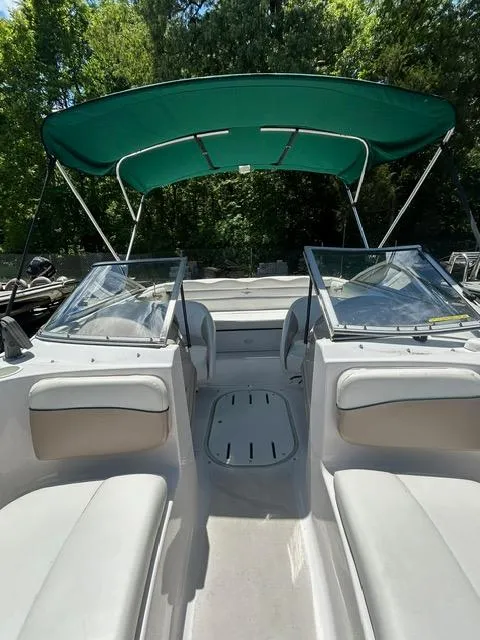 Slide: The Image of 2005 Four Winns 190 Horizon LE boat with green canopy and open seating. - 19