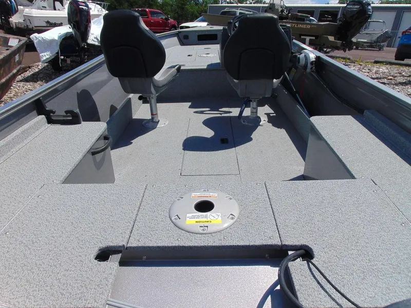 Slide: The Image of Crestliner 1650 Discovery SC 2024 - 2