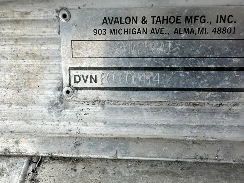 Slide: The Image of 2014 Avalon 2585 Catalina Bar / ENT Tri Toon High Performance manufacturer plate - 25