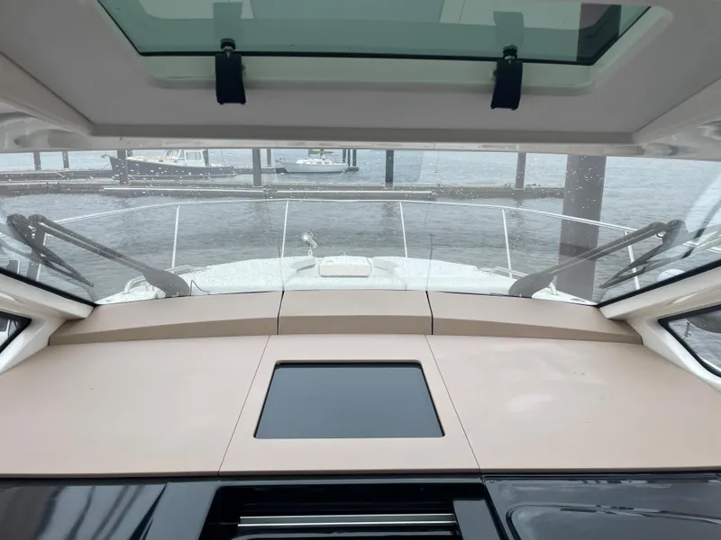 Slide: The Image of Windshield 1-piece - 3