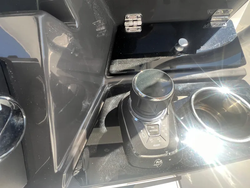 Slide: The Image of Blackfin 272 CC 2024 - 60