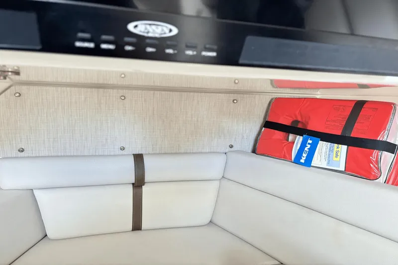 Slide: The Image of Boston Whaler 350 Realm 2019 - 19