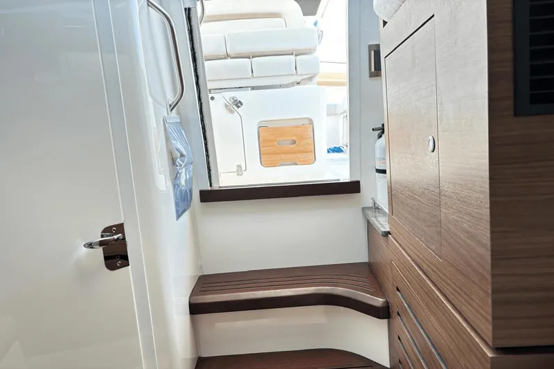 Slide: The Image of Boston Whaler 350 Realm 2019 - 24