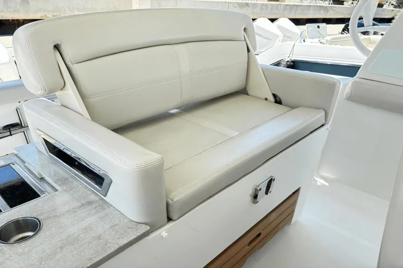 Slide: The Image of Boston Whaler 350 Realm 2019 - 27