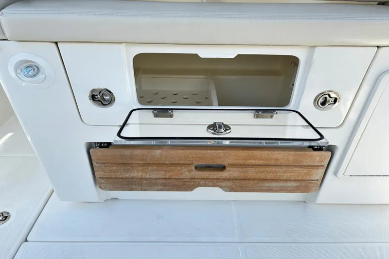 Slide: The Image of Boston Whaler 350 Realm 2019 - 31