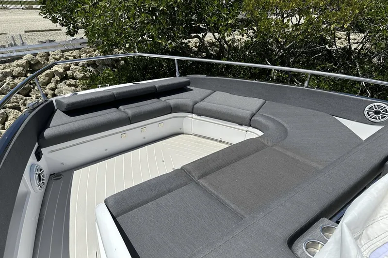 Slide: The Image of Azimut 47 VERVE 2022 - 13