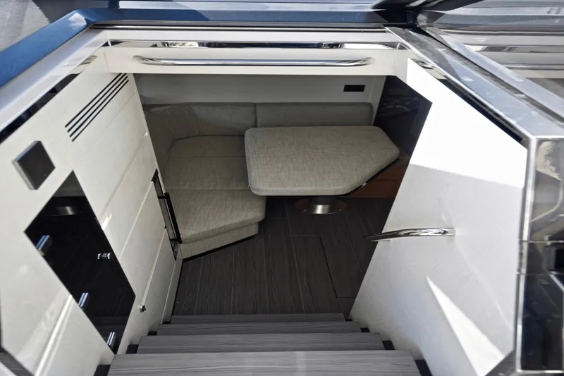 Slide: The Image of Azimut 47 VERVE 2022 - 15