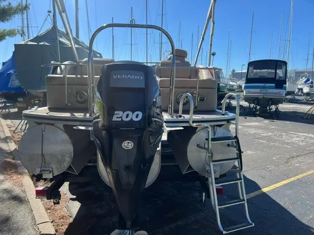 Slide: The Image of 2014 Harris FloteBote Grand Mariner 250 pontoon boat with Verado 200 outboard motor. - 11