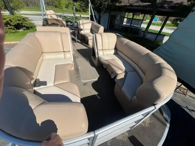 Slide: The Image of 2014 Harris FloteBote Grand Mariner 250 pontoon boat with beige seating. - 34