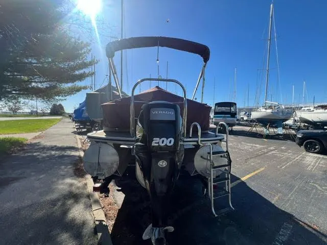 Slide: The Image of 2014 Harris FloteBote Grand Mariner 250 pontoon boat with Verado 200 engine. - 7