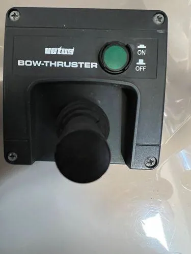 Slide: The Image of Bow thruster control panel on a 2001 Sea Ray 460 Sundancer yacht. - 33