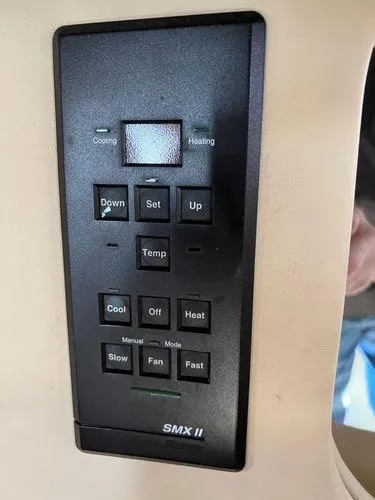 Slide: The Image of 2001 Sea Ray 460 Sundancer SMX II control panel - 4