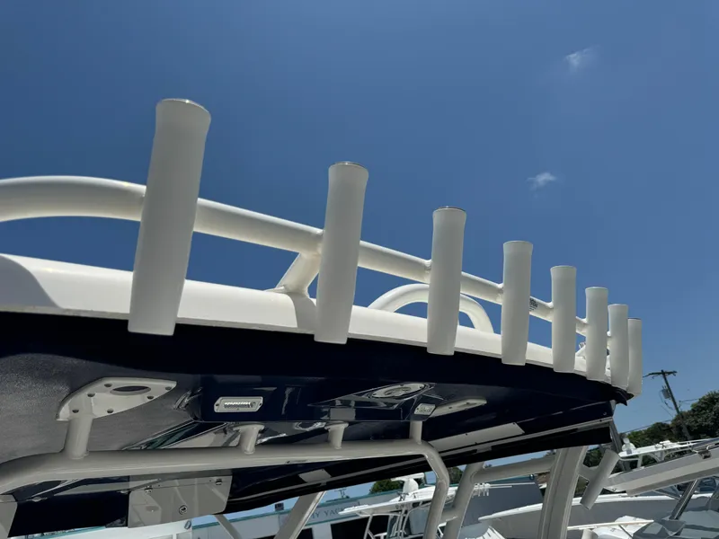 Slide: The Image of Robalo 31 - Rod Holders - 14