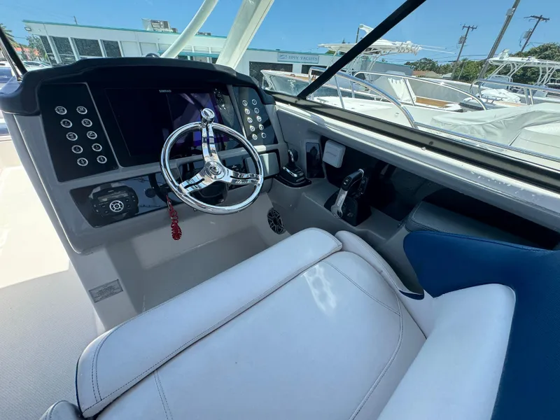 Slide: The Image of Robalo 31 - Helm Seating and Electronics - 7