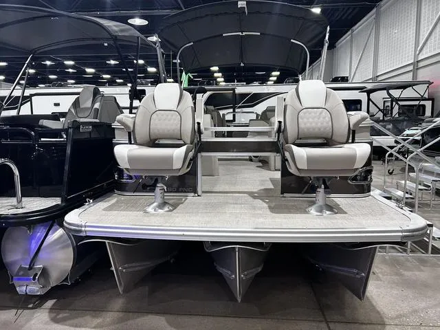 Slide: The Image of Top view layout of 2024 Avalon Venture Fish N Cruise 21 FT pontoon boat. - 3