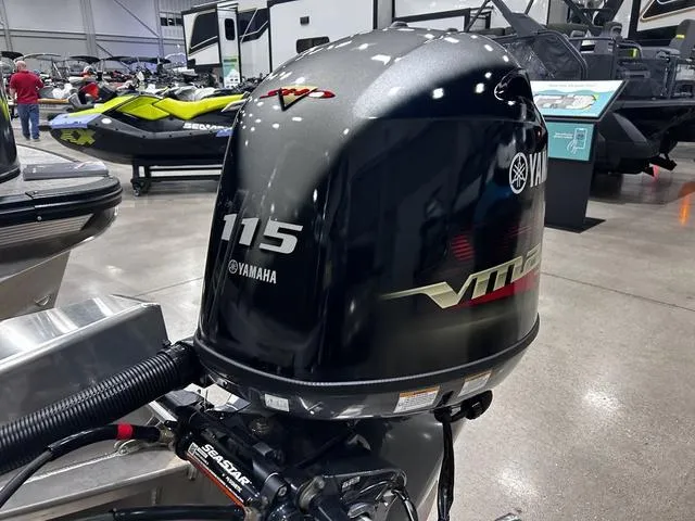 Slide: The Image of Yamaha 115 VMAX outboard motor on 2024 Avalon Venture Fish N Cruise 21 FT boat. - 6
