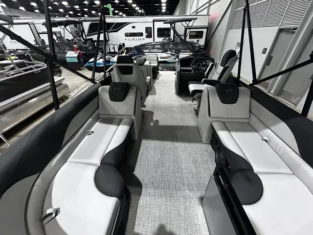 Slide: The Image of Avalon VLS Quad Lounge 21 FT 2024 - 14