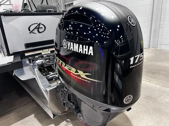 Slide: The Image of Avalon VLS Quad Lounge 21 FT 2024 - 4