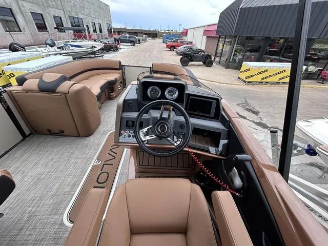 Slide: The Image of Avalon Catalina Versatile Rear Bench PLATINUM 25 FT 2024 - 18