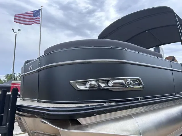 Slide: The Image of Avalon Catalina Versatile Rear Bench PLATINUM 25 FT 2024 - 2