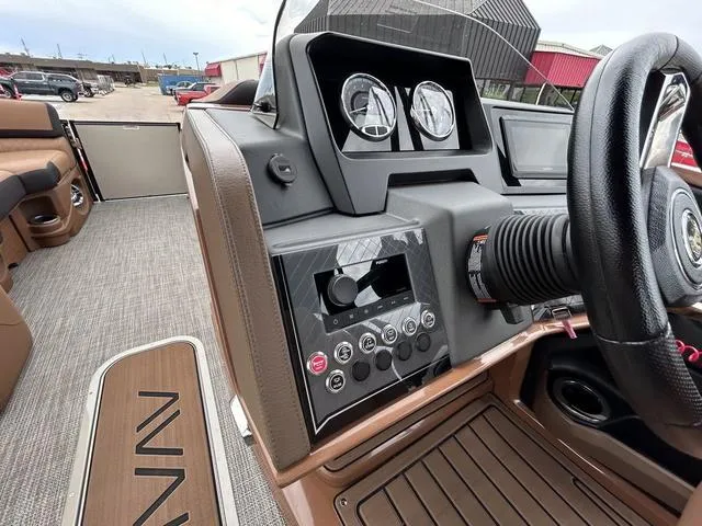 Slide: The Image of Avalon Catalina Versatile Rear Bench PLATINUM 25 FT 2024 - 20