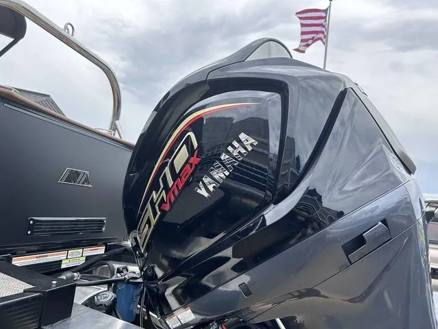 Slide: The Image of Avalon Catalina Versatile Rear Bench PLATINUM 25 FT 2024 - 5