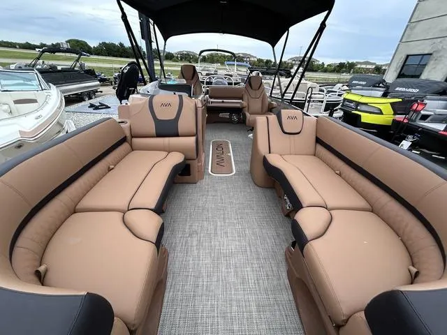 Slide: The Image of Avalon Catalina Versatile Rear Bench PLATINUM 25 FT 2024 - 8