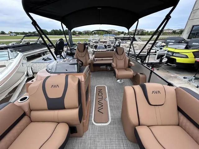 Slide: The Image of Avalon Catalina Versatile Rear Bench PLATINUM 25 FT 2024 - 9