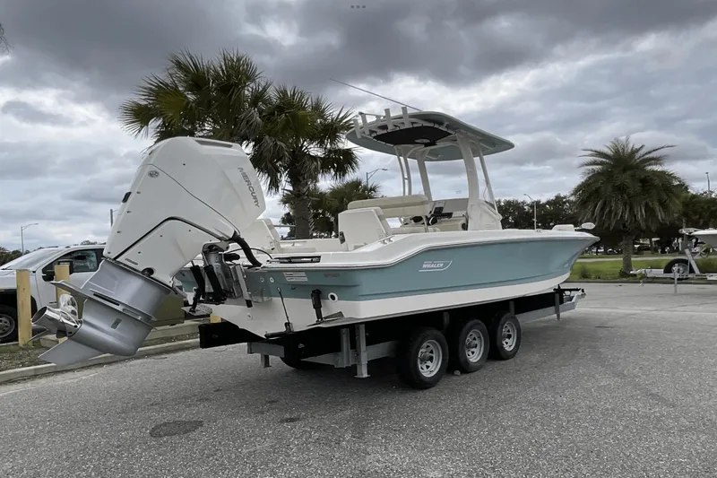 Slide: The Image of Boston Whaler 250 Dauntless 2025 - 2